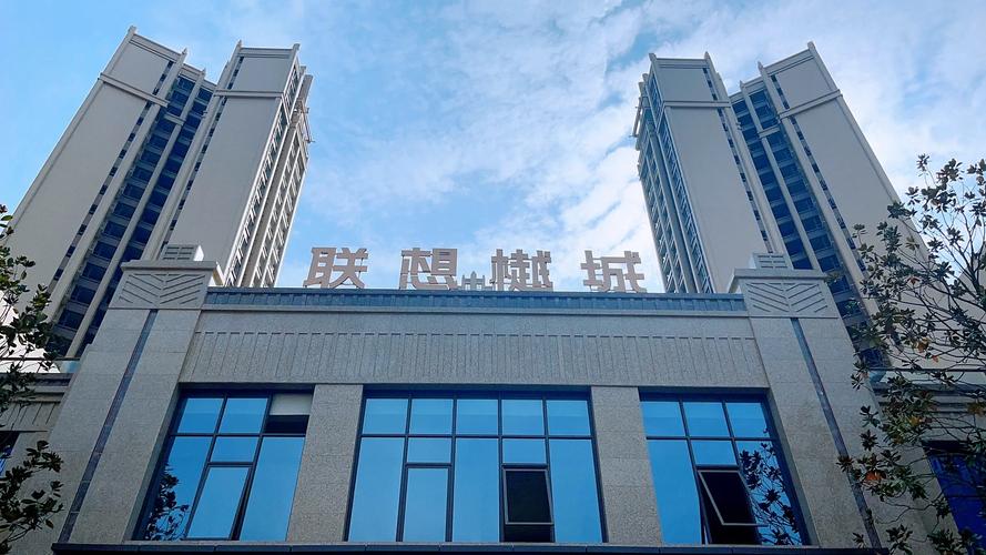 小区最里面的楼和靠路的楼怎么选？深度对比噪音、隐私、出行与升值空间，帮你做出不后悔的决定