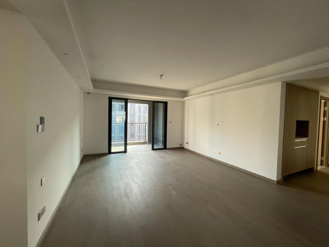 养老房一楼带院子好还是顶楼好?深度对比居住体验、优缺点与选购避坑指南