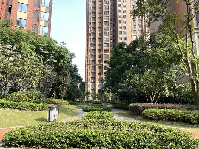 实地看房如何辨别小区是否规划游泳池及配套落地情况,新手看房避坑实用指南
